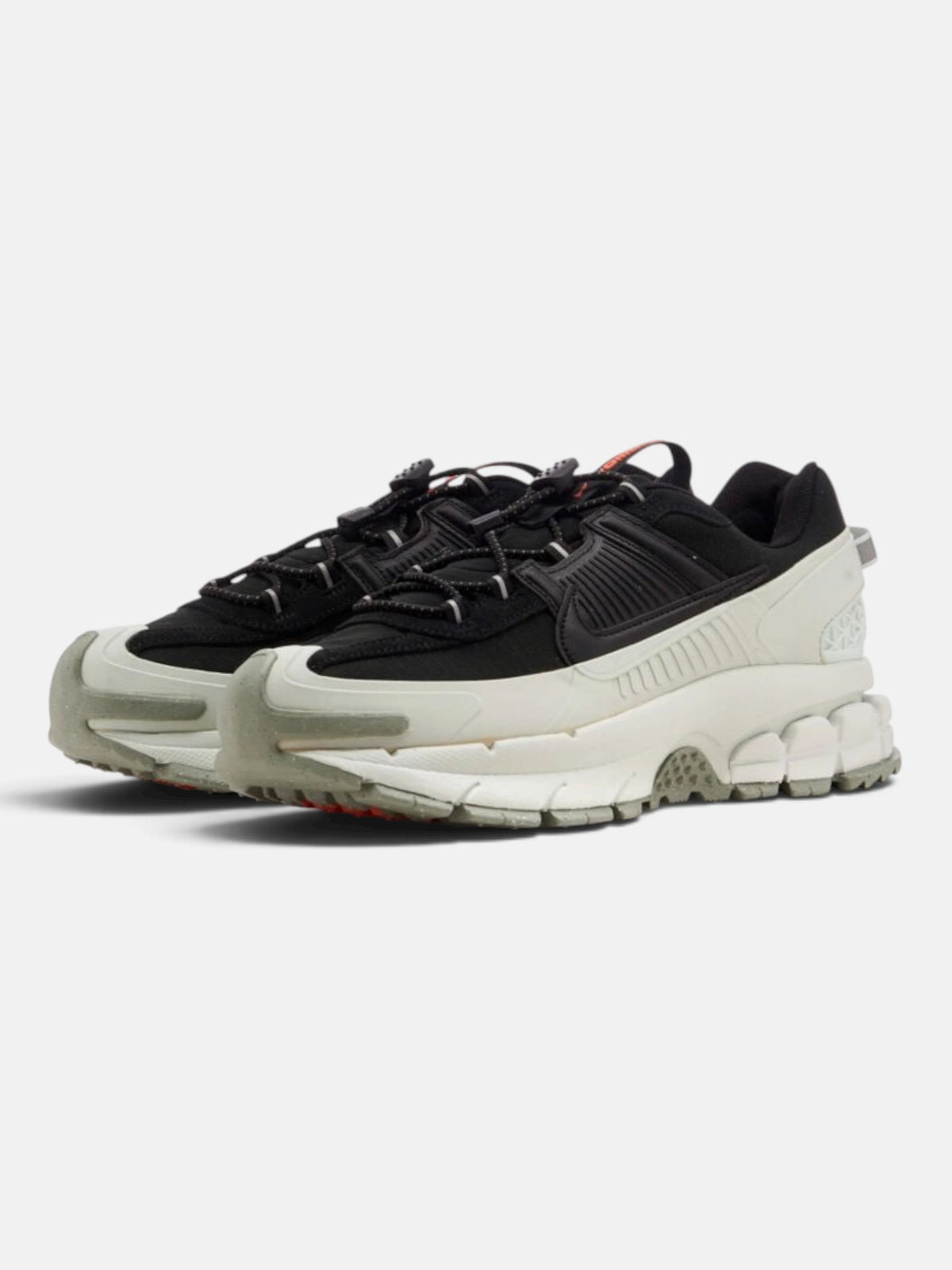 Чоловічі кросівки Nike Zoom Vomero Roam Winterized White/Black FV2295-001