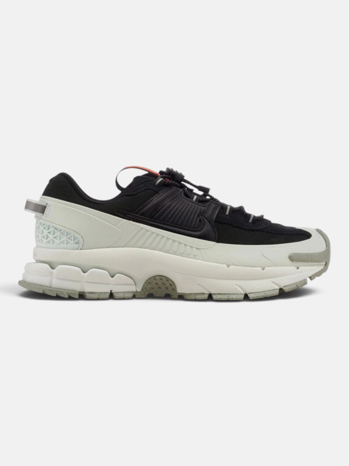 Чоловічі кросівки Nike Zoom Vomero Roam Winterized White/Black FV2295-001