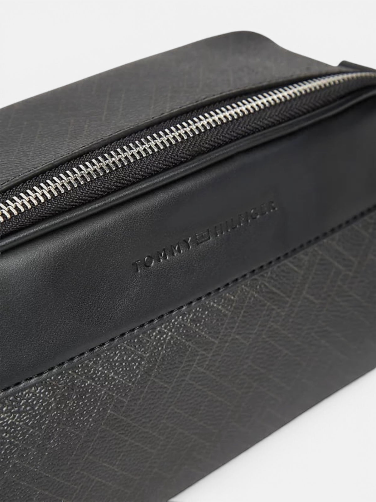 Сумка чоловіча Tommy Hilfiger Embossed Flag Black AM0AM14297-BDS