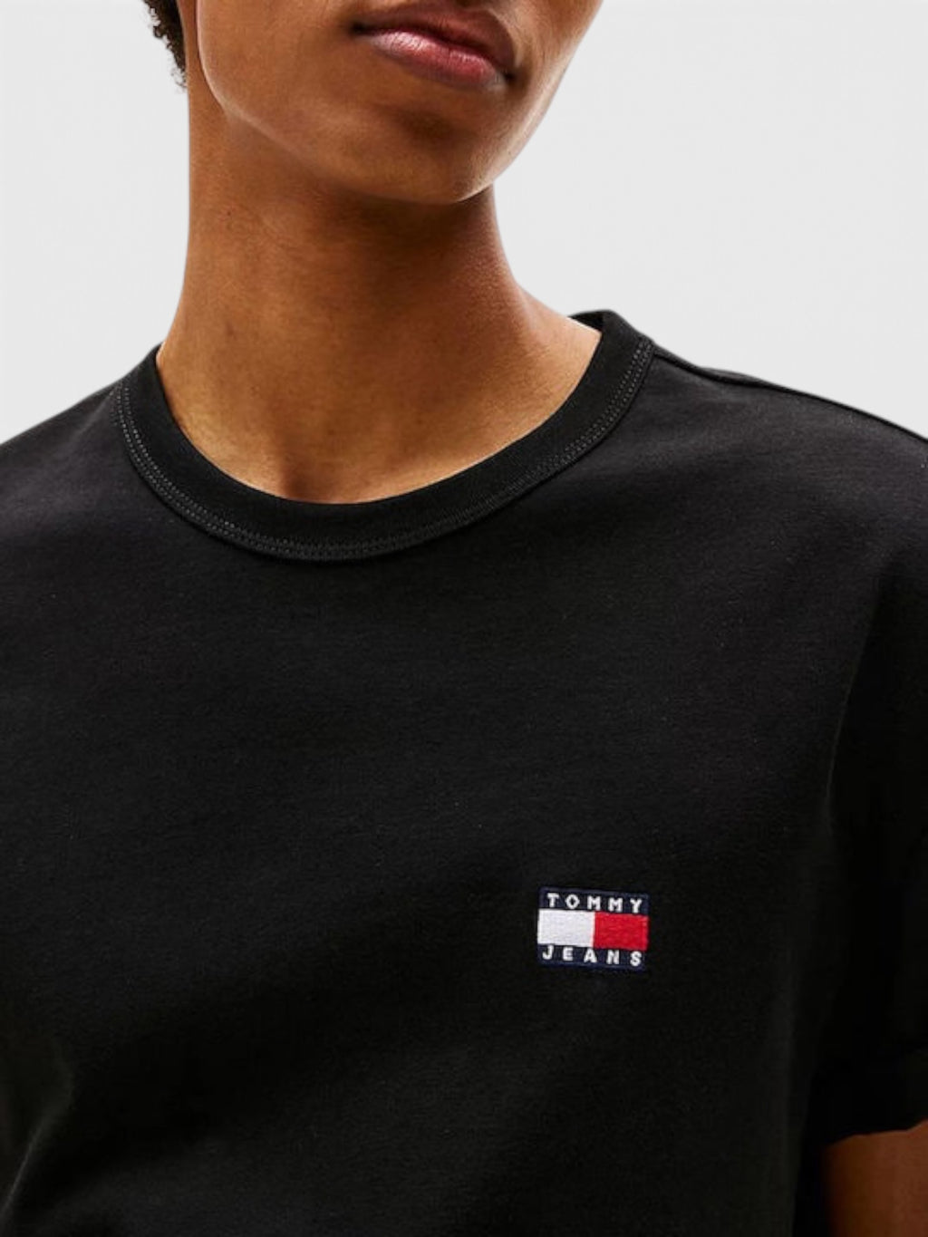 Футболка чоловіча Tommy Jeans Tommy Badge Black DM0DM20322-BDS